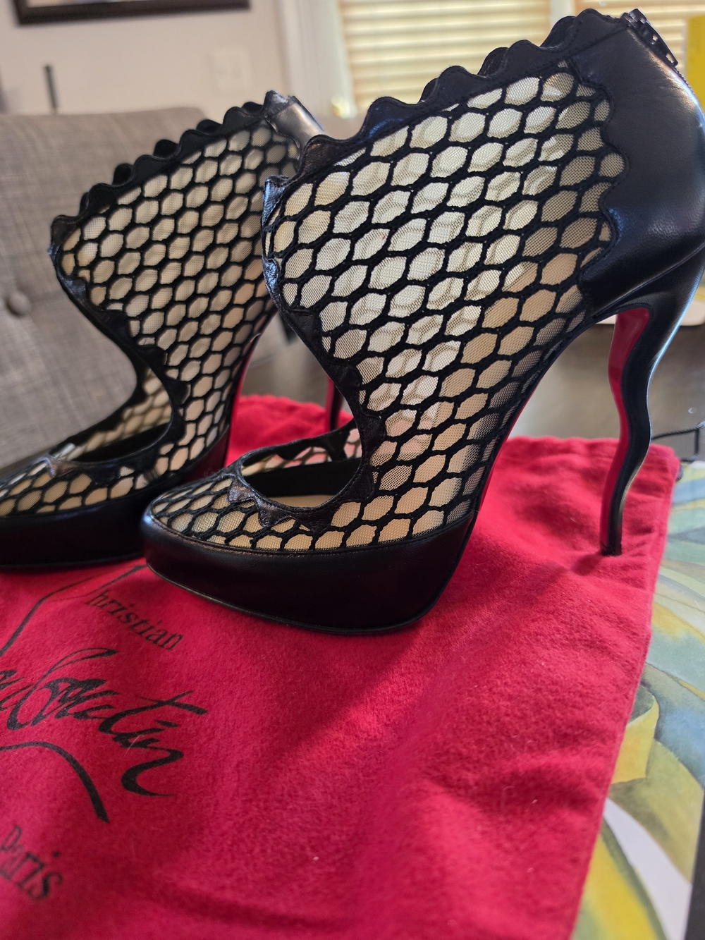 Authentic Christian Louboutin Black Mesh Scallop High-Heel Pumps - Picture 1 of 15